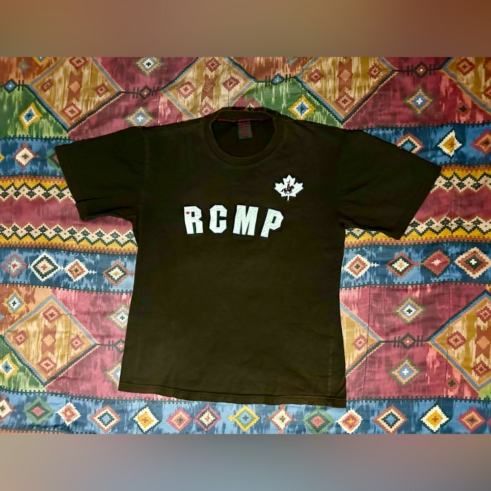 Royal Canadian Mounted Police RCMP - GRC Brown 
Men’s T-Shirt Size M